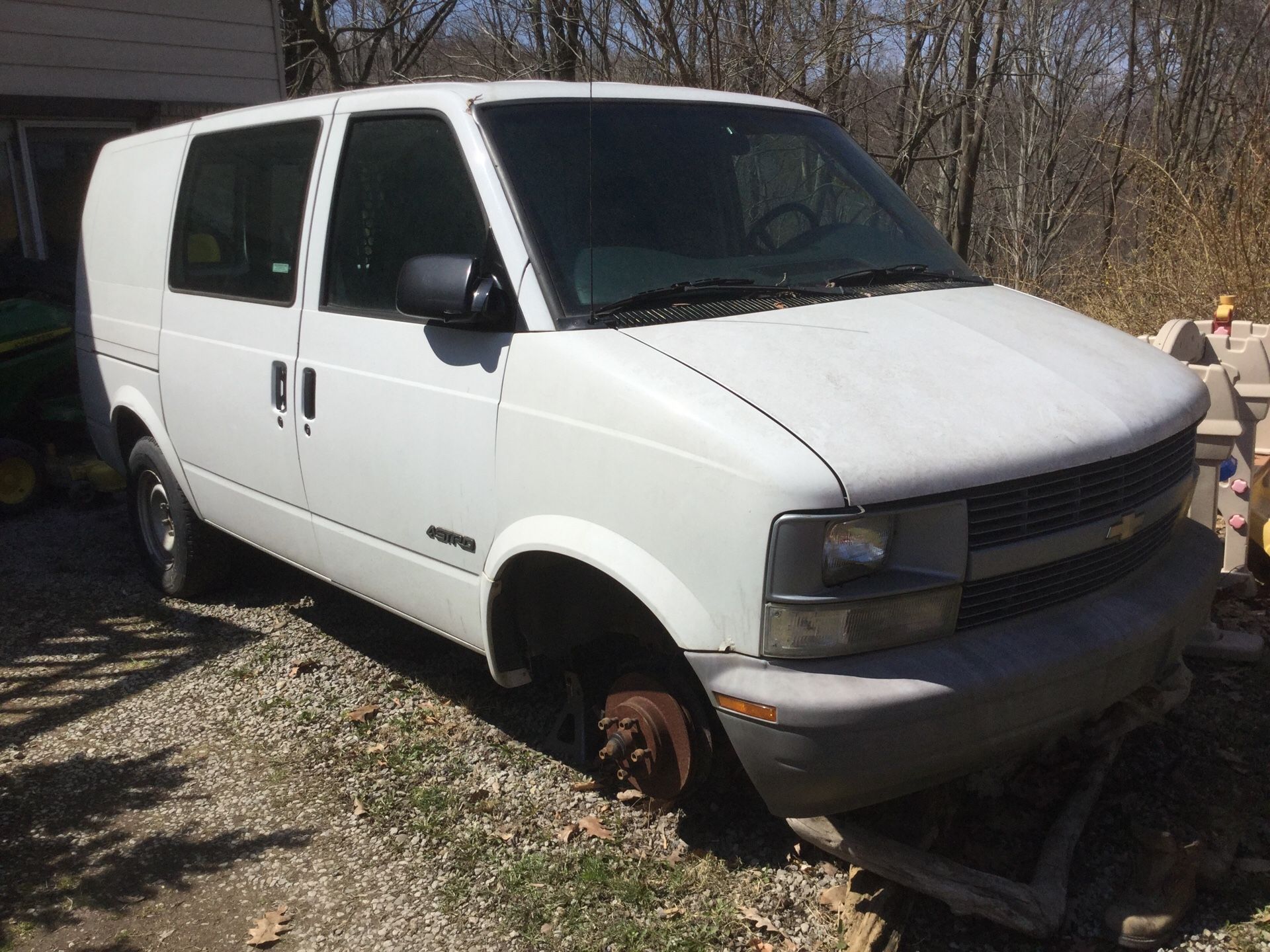 2000 Chevy Astro van parting out or whole for parts