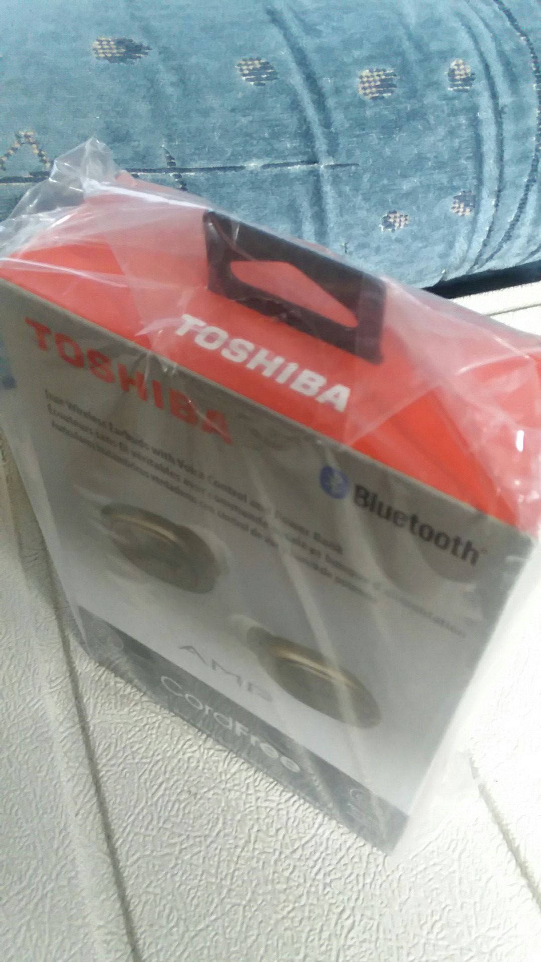 Toshiba Bluetooth Earbuds W/Powerbank Charge Case