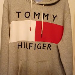 Tommy Hilfiger Sweater.       New