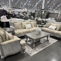 3 Piece living room set . Includes: Sofa, Love Seat & Chair