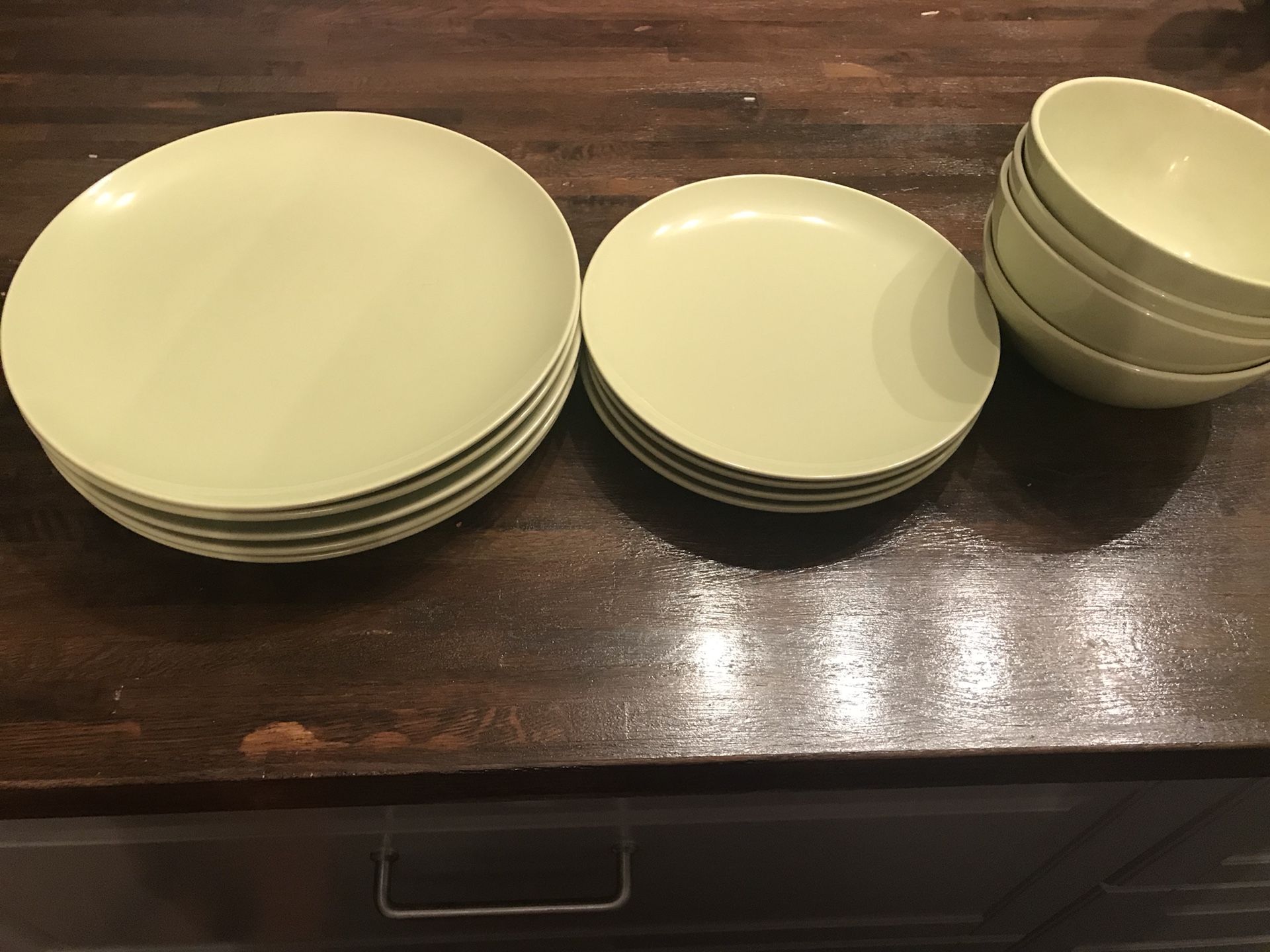 Plates set