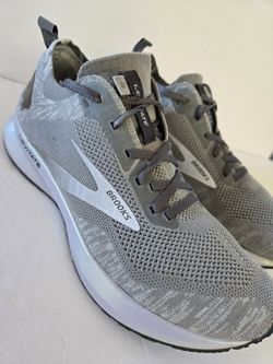 Brooks Levitate Women's Size 9B Shoes 