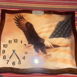 19.5 Inch x 15.5 Inch American Pride Quartz Lock City Craftsmen Wall Clock (Tested & Working, Battery Not Included) 