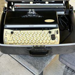 Manual Typewriter Machine