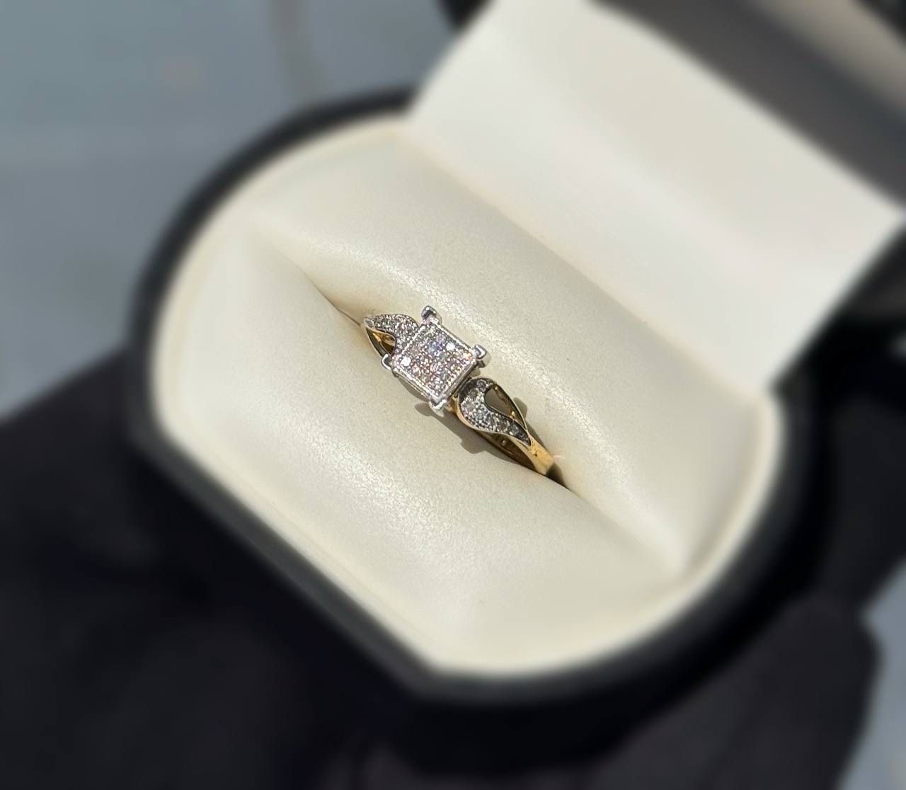 Jewelry 10k solid yellow gold diamonds 0.10CTW square ring sz 7.00