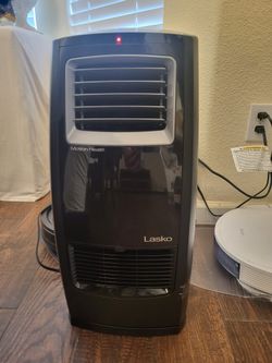 Lasko Elite Collection Motion Heat Plus Whole Room Ceramic Heater. Sells For $90 ASKING $50 with four way heat circulation automatic electronic thermo