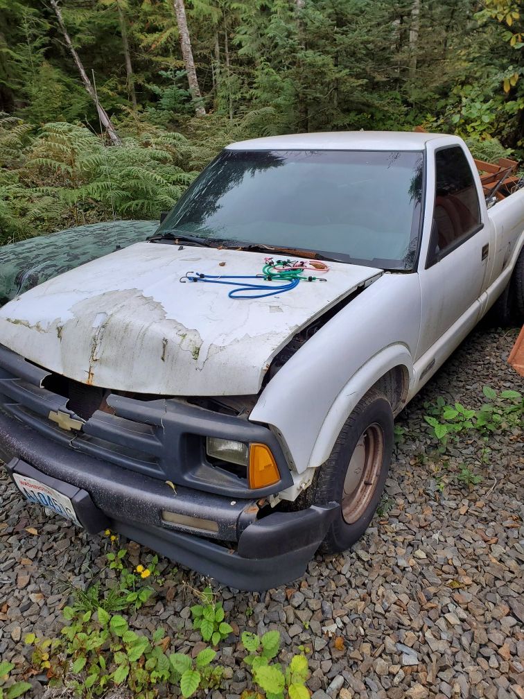 PARTS TRUCK. 94 S10 Vortex V6 and tranny ran great before accident.