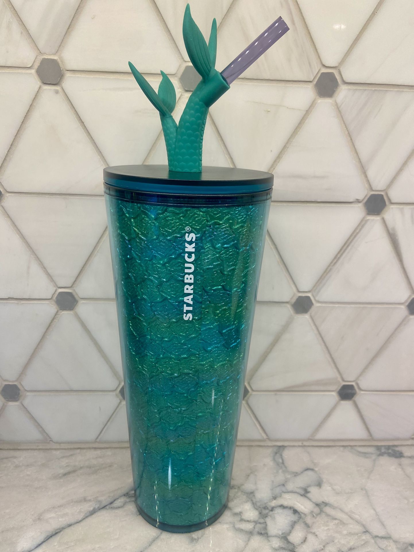 Starbucks Cold Cup Tumbler: fish-scale design with silicone Tail-shaped Straw Topper; 24 oz New with stickers