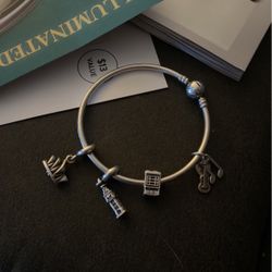 Pandora Bracket With 4 Charms