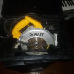 Saw DeWalt