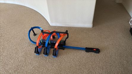 Hot Wheels Track Set with Loops and Launcher