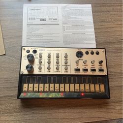 Korg Volca Keys Synth/Loop Synthesizer