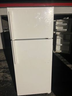 Ge top freezer refrigerator white