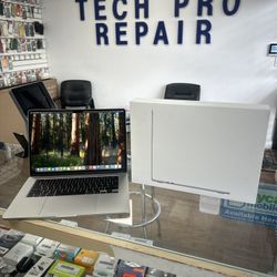 Like New Macbook Air 15” 2025, M3, 24gb, 1tb SSD. Apple Care Till 2028!