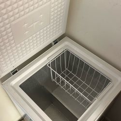 Cube Deep Freezer 3 1/2 Feet Tall 2 1/2 Feet Deep