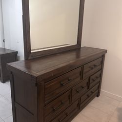Dresser With mirror 