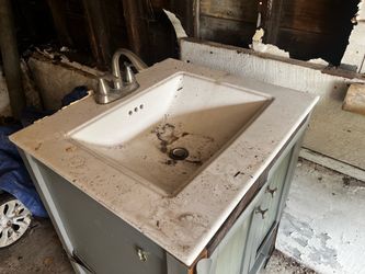 Bathroom sink 24”