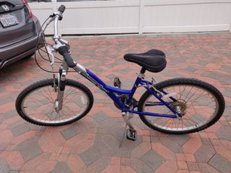 Diamondback road bike blue/white
