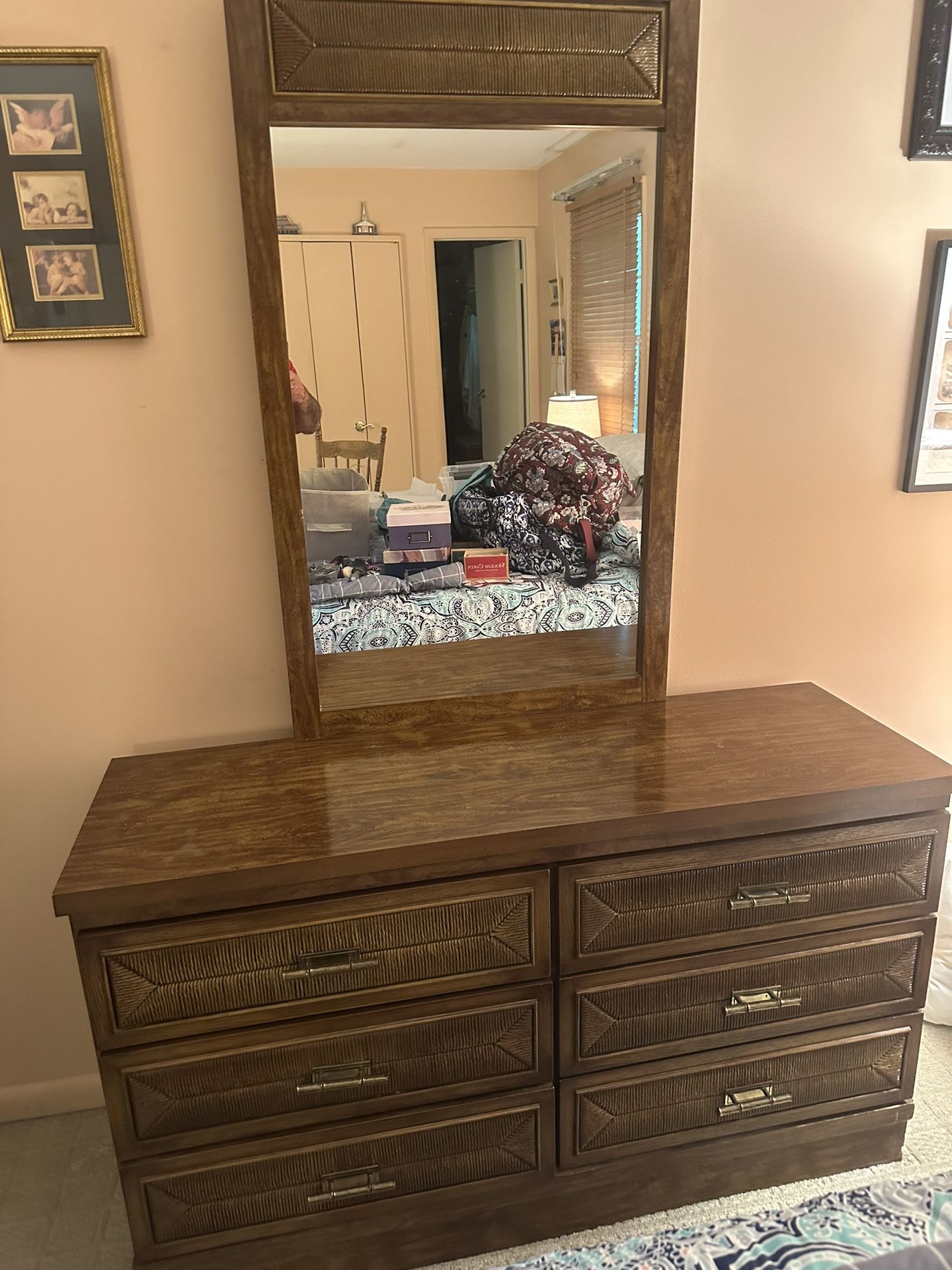 Dresser With Mirror