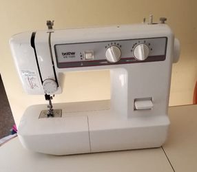 Brother VX-1120 Free Arm Sewing Machine With Cord, Foot Pedal and Arm Rest