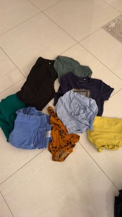 Women’s clothes, size medium, free pick up. $0