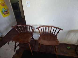 Windsor-style captain’s chairs.