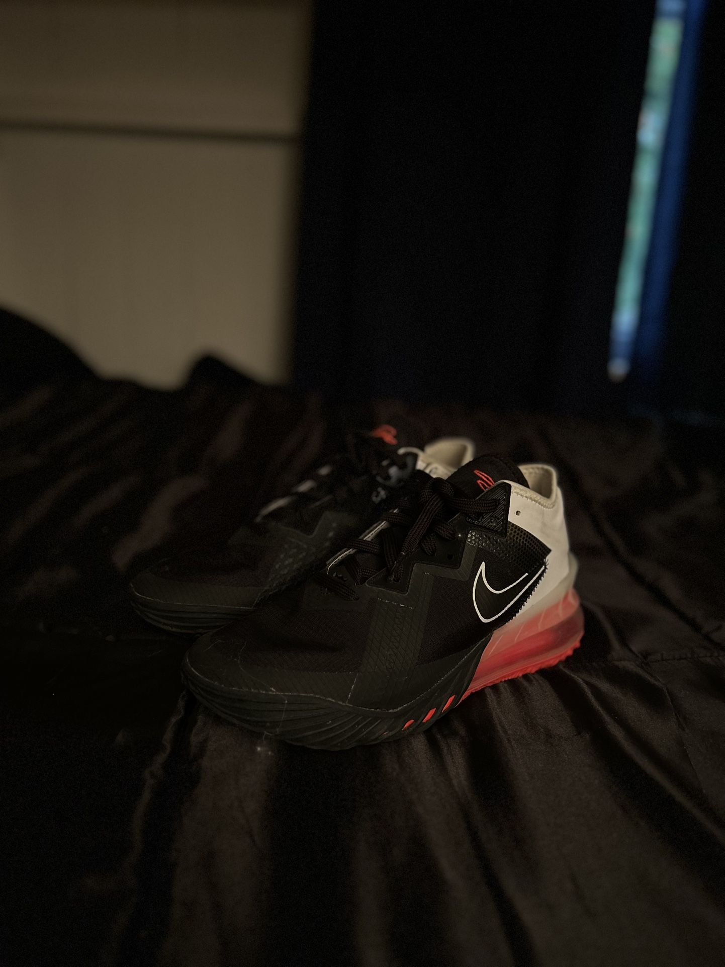 LEBRON 18 LOW 'HEART OF LION'