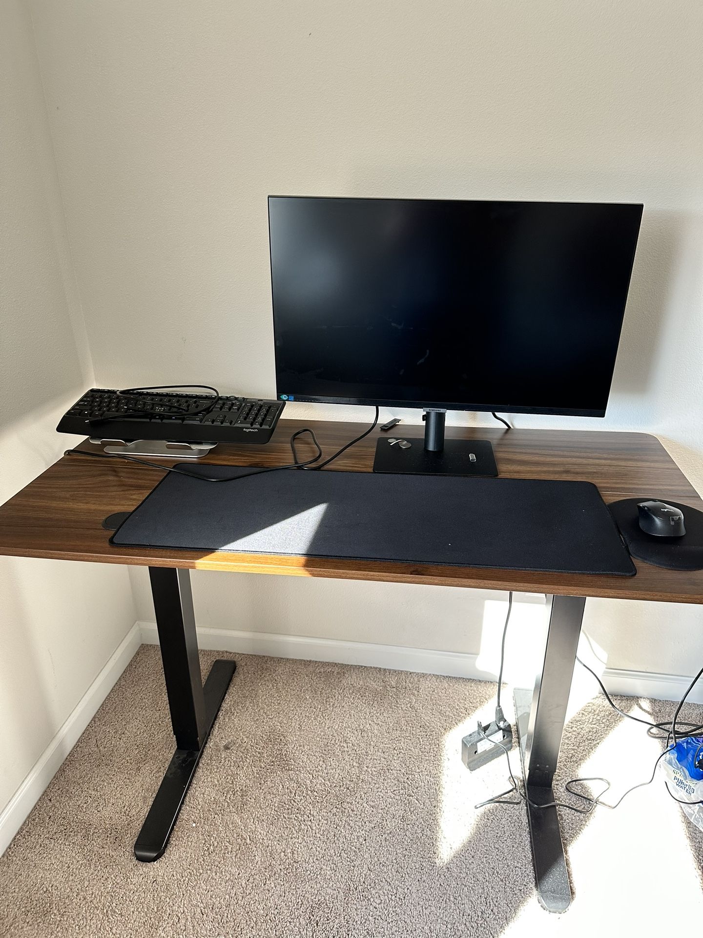 Height Adjustable Electric Standing Desk Available For Sale