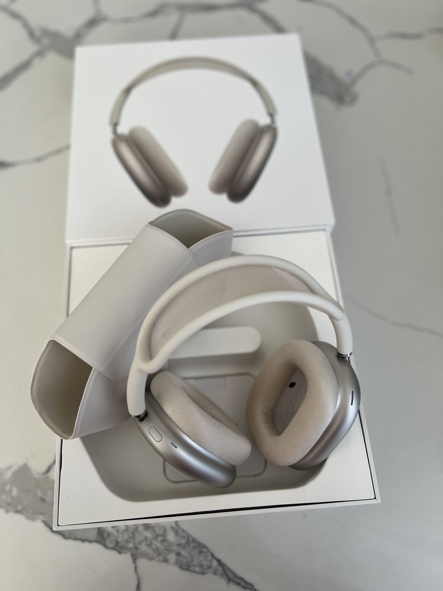 AirPods Max Starlight