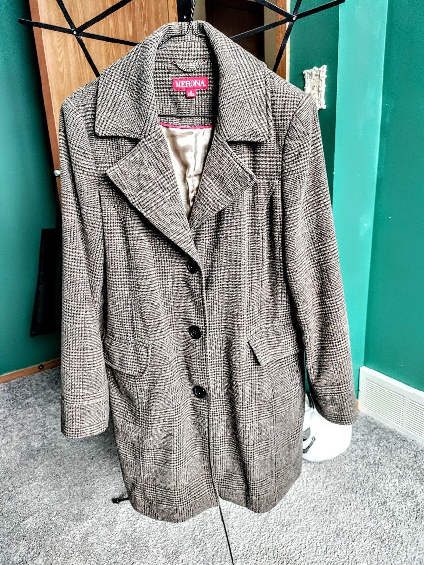 Merona Women's Size Medium Peacoat--brown grid pattern