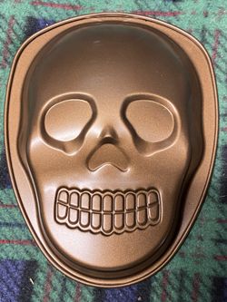 Skull cake or jelly mold