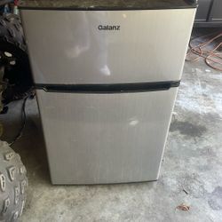 Mini Fridge 