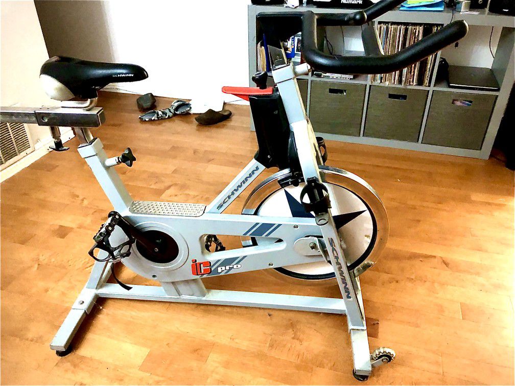 Schwinn IC Pro Indoor Cycling Bike Spin Bike exercise