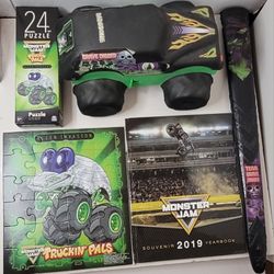 MONSTER JAM  Souvenirs : 2019 Yearbook/Puzzle Picture/Team Grave Digger  HAT/Toy Sheath
