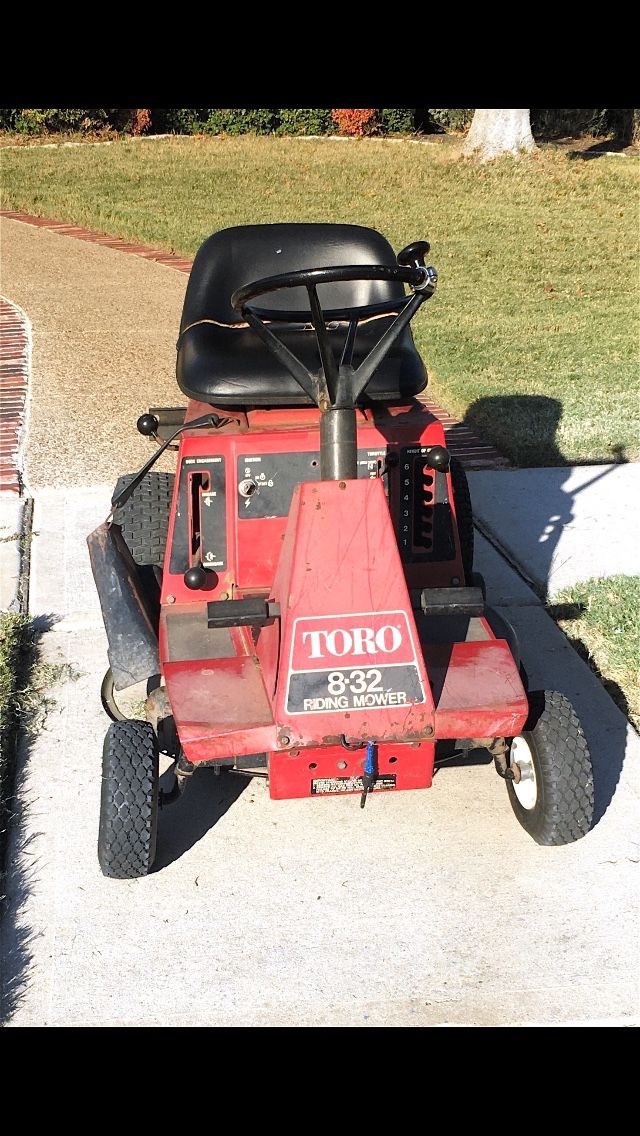 Toro 832 w/12hp Lawn tractor riding mower