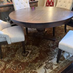 Dining Room Table And 6 Chairs 