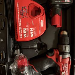 Milwaukee 2403-22 1/2"  Drill /driver kit