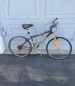 Specialized Rockhopper mountain bike with 2 Schwinn Quick Wrap LED Schwinn Bike Lights