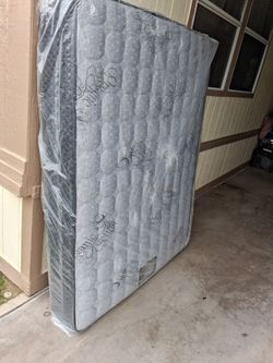 Queen  sise  pillow top and box spring