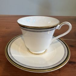 Royal Doulton Pavanne H5095 Fine Bone China – Service for 8 – Gold & Black Band (1983)