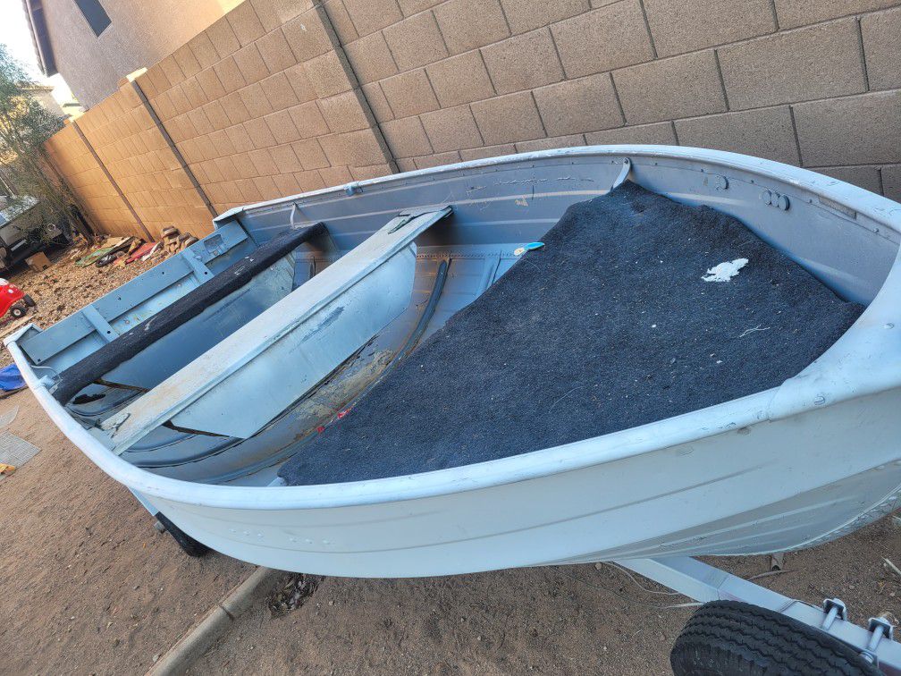 12 FT. Aluminum Mirrocraft Fishing Boat W/ Trailer