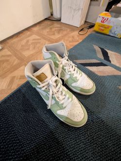 Nike Hi-Top Sneakers