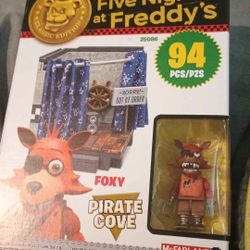 Five Nights At Freddy's Foxy's Pirate Cove McFARLANE Construction Set It's Discontinued