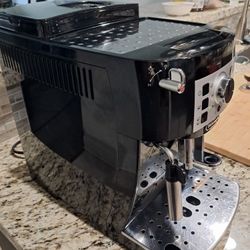 Tasty Delonghi Magnifica XS Espresso Machine Coffee Double Starbucks Dunkin 