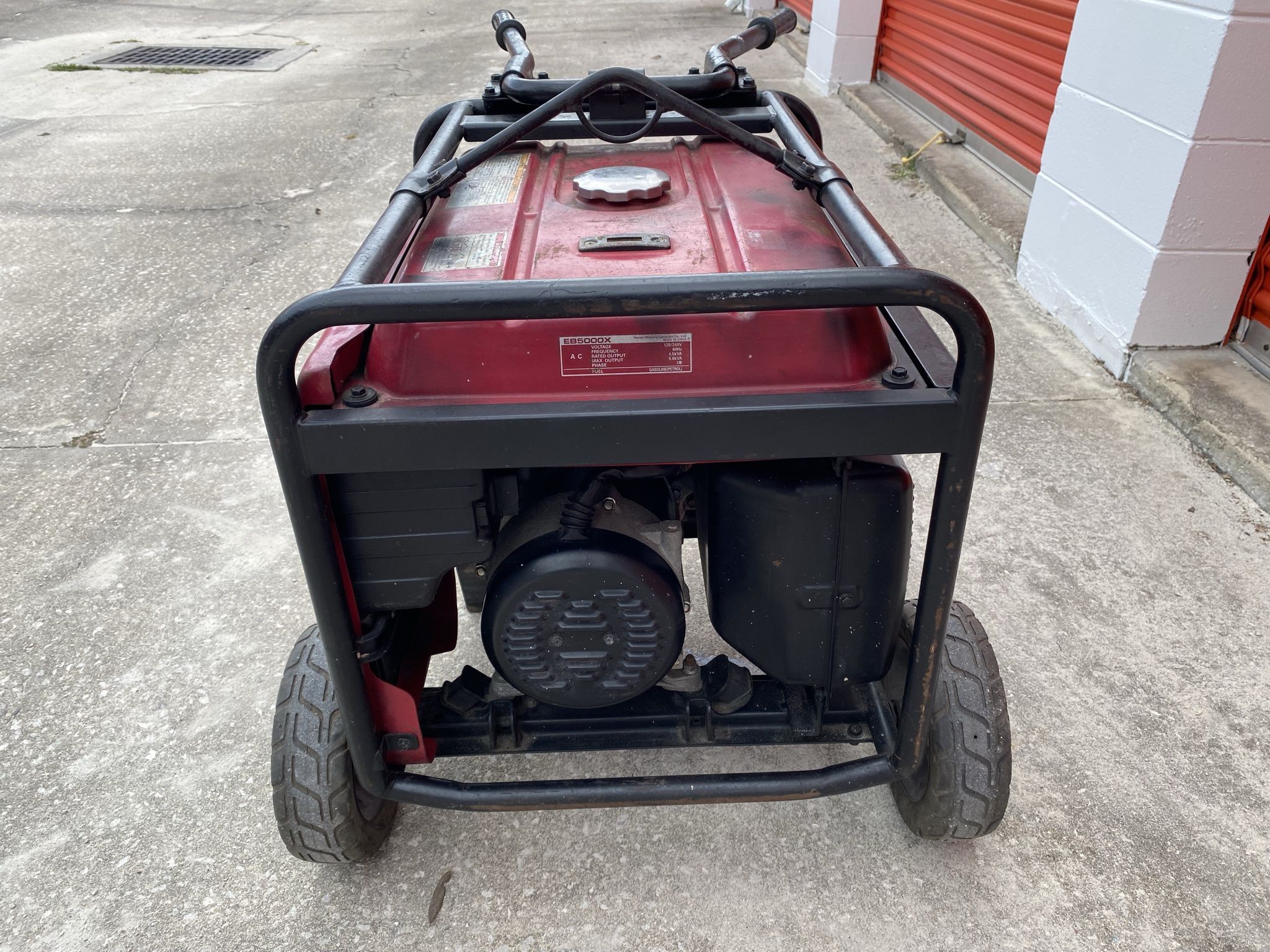 Honda EB5000 iAVR Series Portable Generator — 5000 Surge Watts, 4500 Rated Watts,