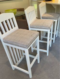 Sturdy bar stools 3pcs