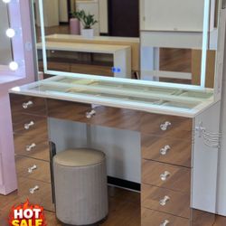 New Mirrored Make Up Vanity W Bluetooth 