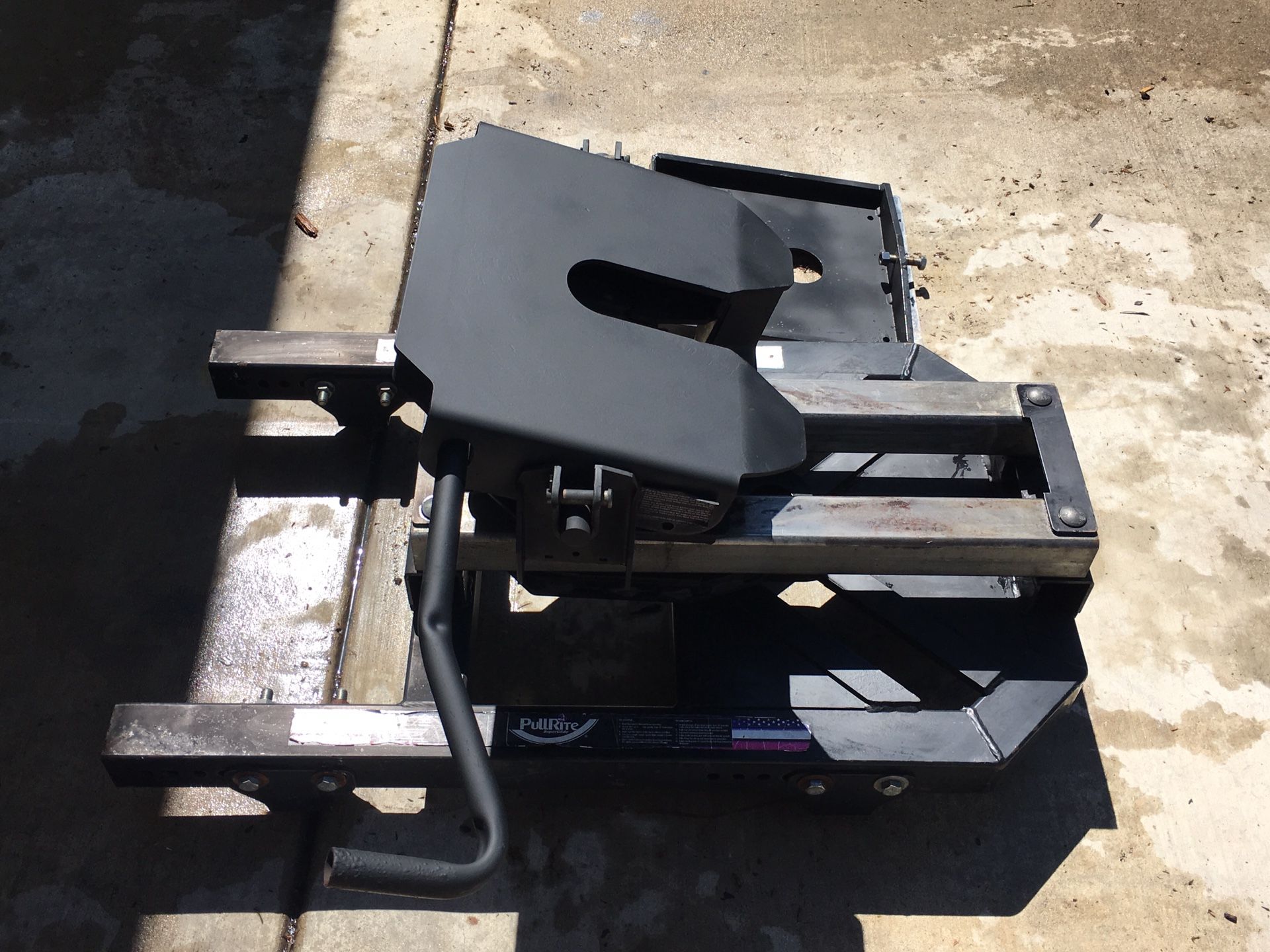 Pull Right Super Glide automatic sliding 5th wheel hitch for Sale in