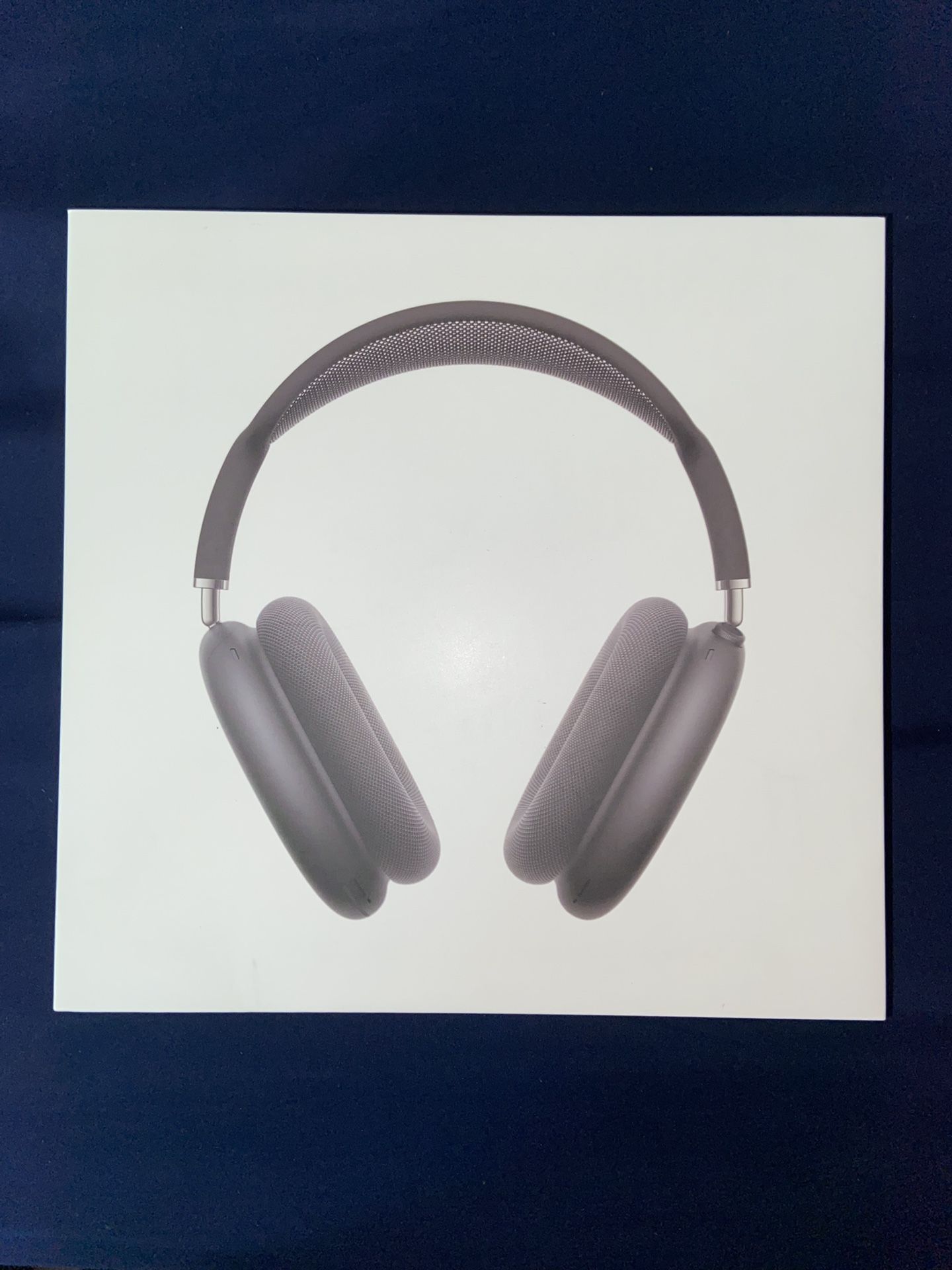 Midnight AirPods Max (comes with bag and receipt)