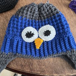 Hermosos gorritos tejidos a mano para niño y niña